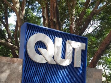 QUT