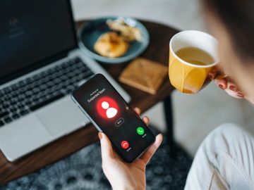 FCC comes down hard on robocallers with record $300m fine