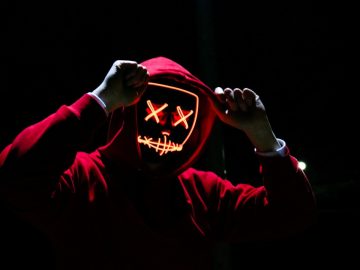 Hackers ask $120,000 for access to multi-billion auction house Hackers ask $120,000 for access to multi-billion auction house