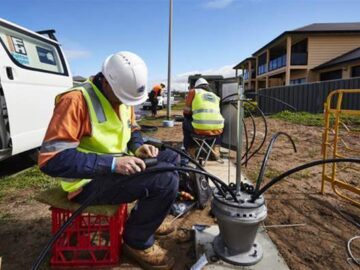 Gov's NBN sale block bill opens door to affordability, exec pay questions