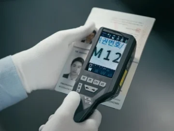 ForensicScope Regula 4125 detects counterfeit documents