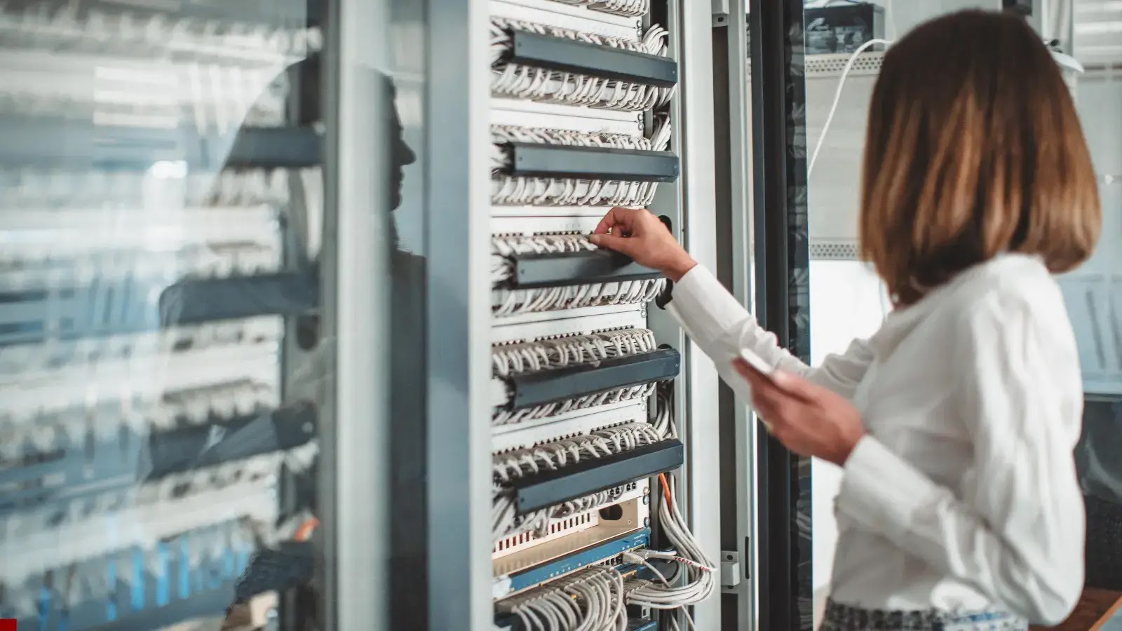 IT Worker from Computacenter Let Girlfriend Into Deutsche Bank’s Restricted Areas