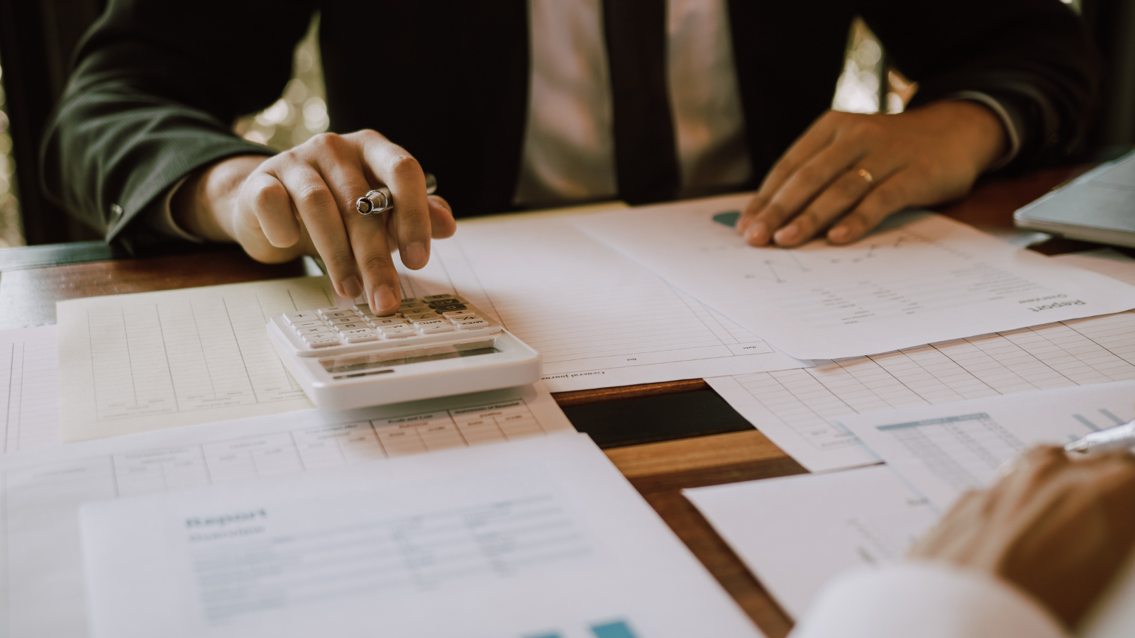 Cost of a Breach Calculating ROI for Cybersecurity Investments Cost of a Breach Calculating ROI for Cybersecurity Investments