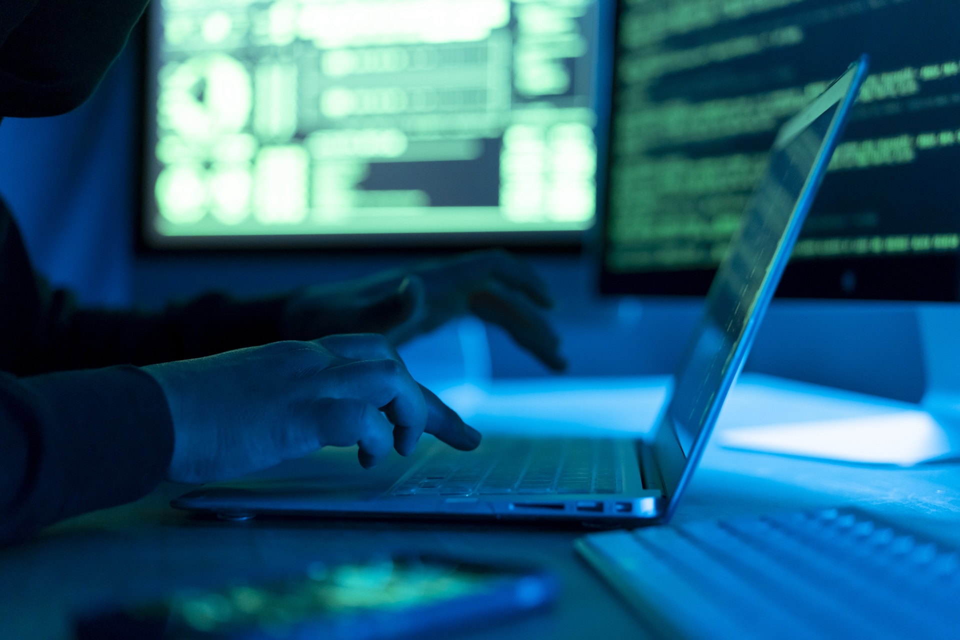 Internet infamy drives The Com's crime sprees