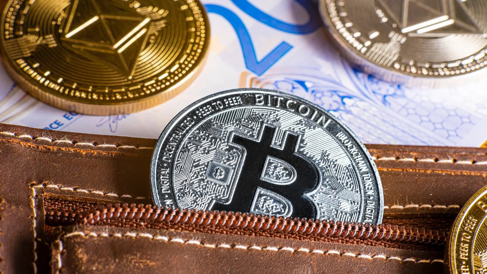 Threat Actors Exploit Smart Contracts to Drain Over $900K from Crypto Wallets Threat Actors Exploit Smart Contracts to Drain Over $900K from Crypto Wallets