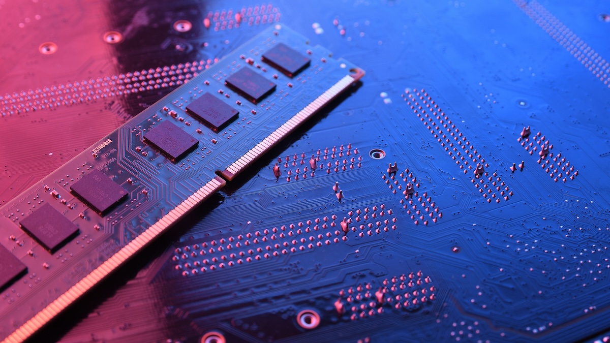 DDR5 DRAM Rowhammer attack