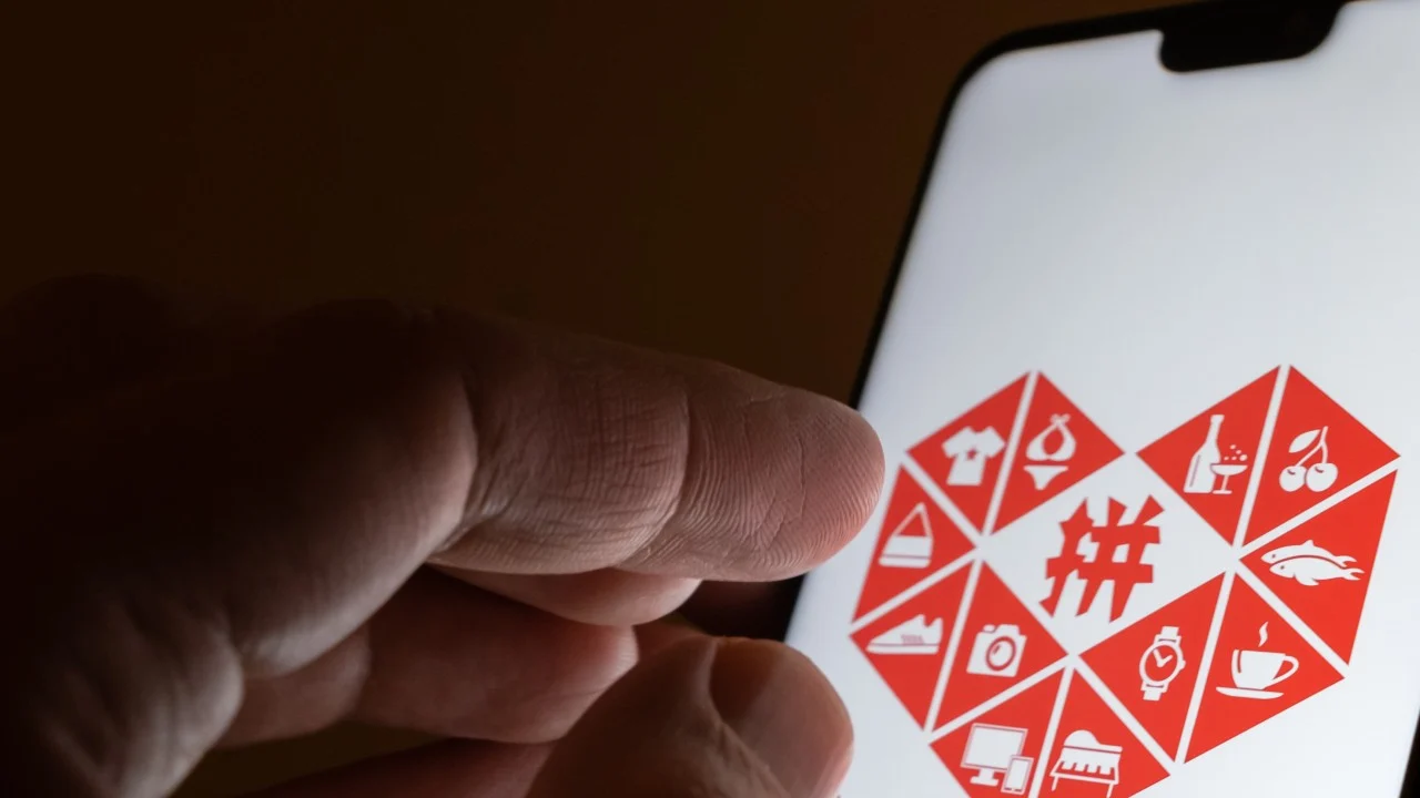 Scammers use fake courier messages to steal Hong Kong bank details from victims