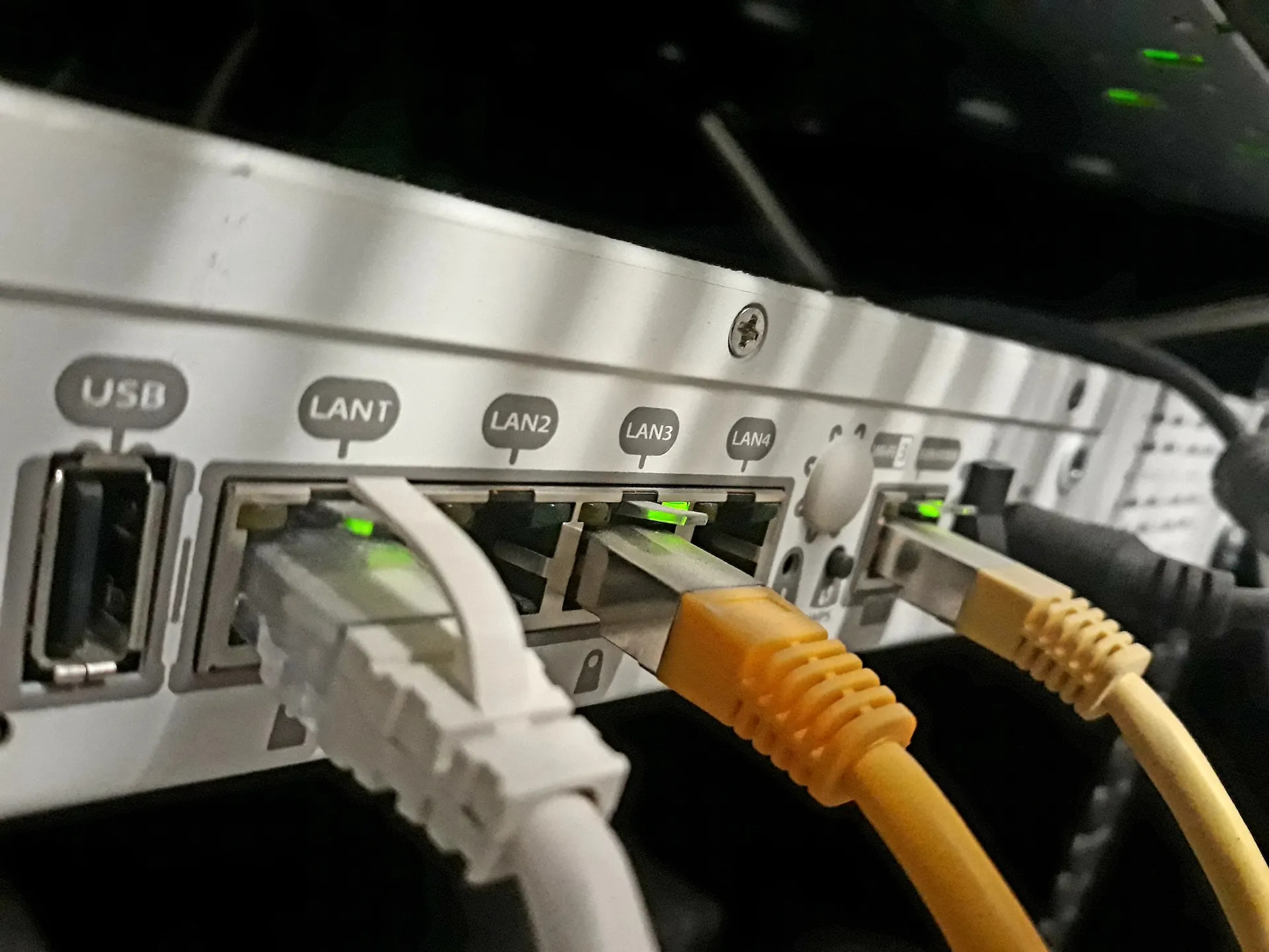 CISA tells agencies to stop using unsupported edge devices